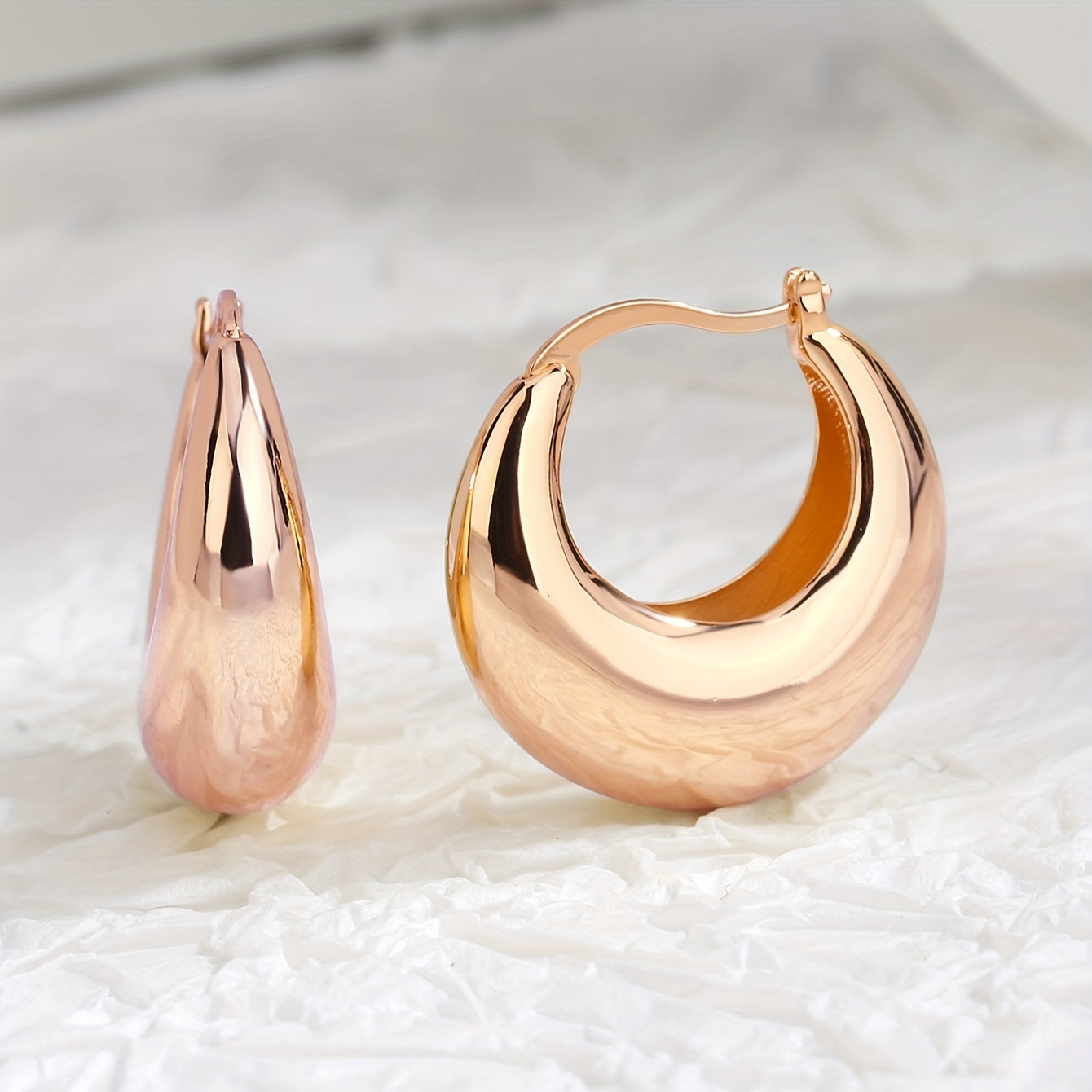 1 Pair Charm-In Elegant Hoop Earrings, 18K Golden Plated Copper,
