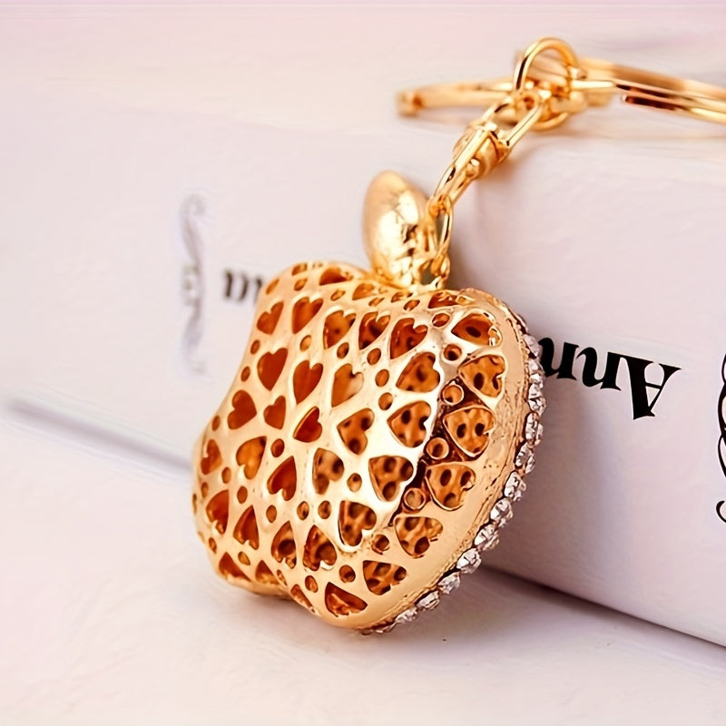 A Cute And Creative Metal Keychain in The Shape of a Diamond-Studded Apple, Perfect As a Gift Or Accessory for Women'S Bags.