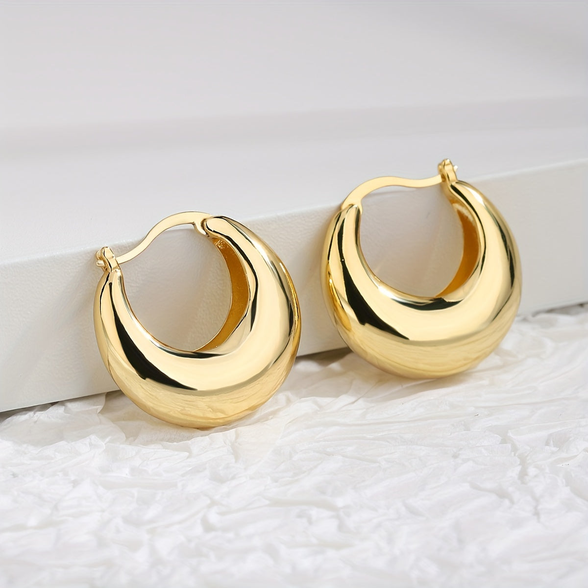 1 Pair Charm-In Elegant Hoop Earrings, 18K Golden Plated Copper,
