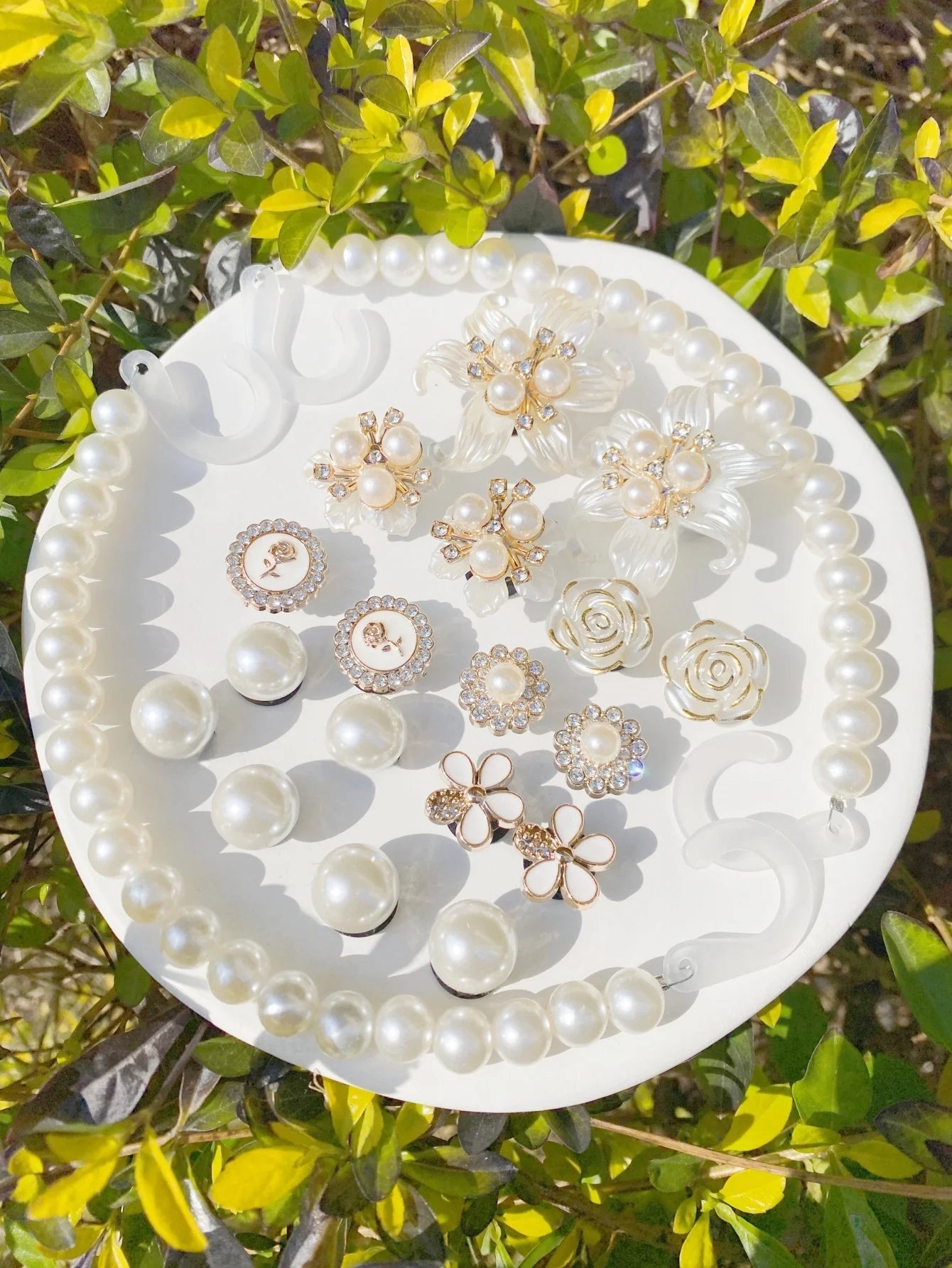20 white camellias, ABS pearl chain DIY detachable shoe accessories, suitable for women sandals, slippers, beach bag multi-funct