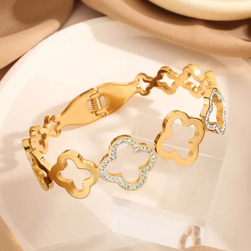 UILZ Stainless Steel Hollow Four-leaf Clover Spring Buckle Bracelet
