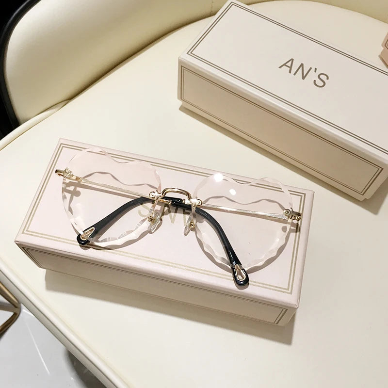 Love Heart Shaped Sunglasses Women Brand Design 2025 Rimless Cat Eye Frame 90S Sun Glasses Clear Lens Gradient Shades Gift S335