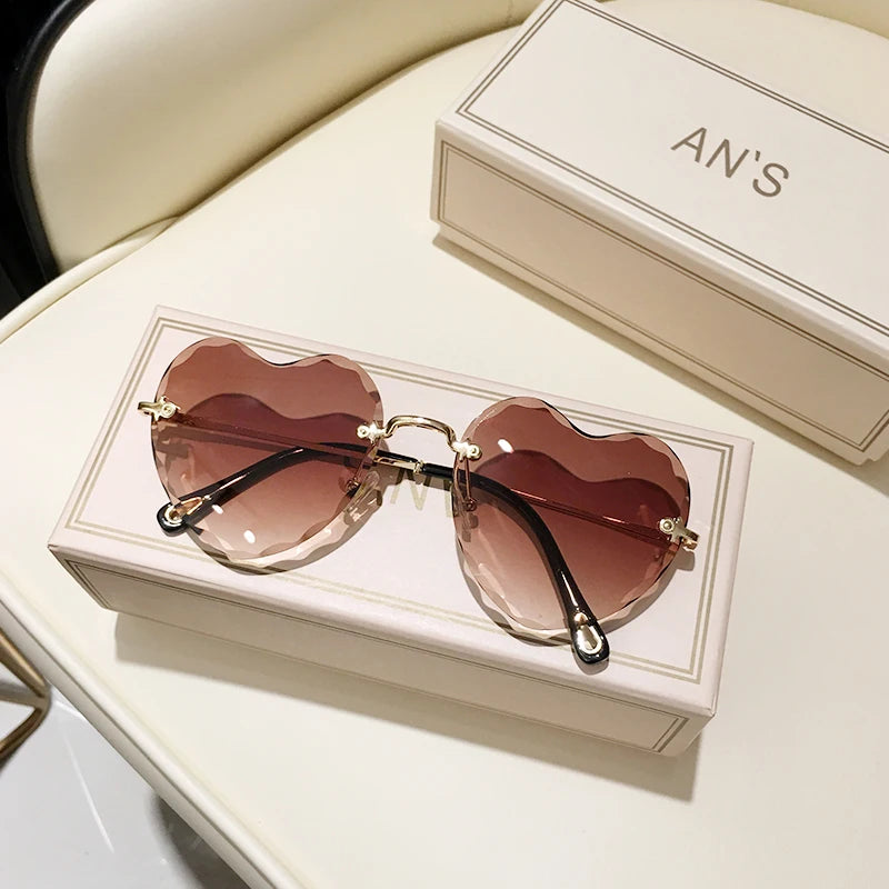 Love Heart Shaped Sunglasses Women Brand Design 2025 Rimless Cat Eye Frame 90S Sun Glasses Clear Lens Gradient Shades Gift S335