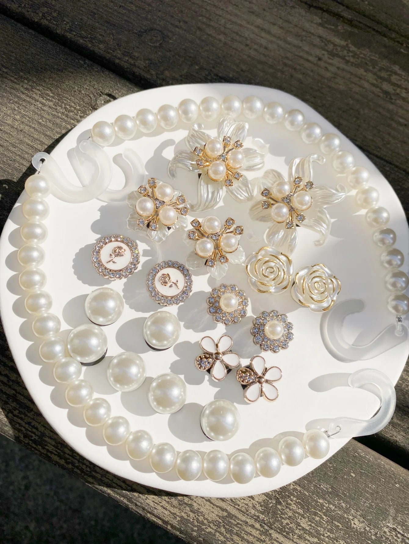 20 white camellias, ABS pearl chain DIY detachable shoe accessories, suitable for women sandals, slippers, beach bag multi-funct