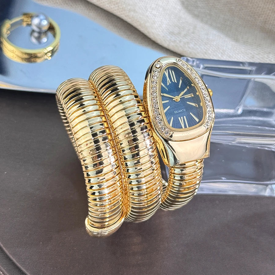 Women's fashion high quality Serpentine alloy watch with diamond case Celebrity style high-grade quartz bracelet watch