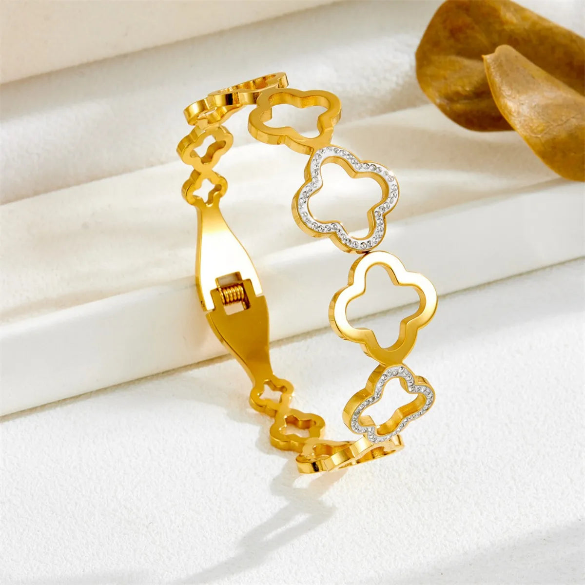 UILZ Stainless Steel Hollow Four-leaf Clover Spring Buckle Bracelet