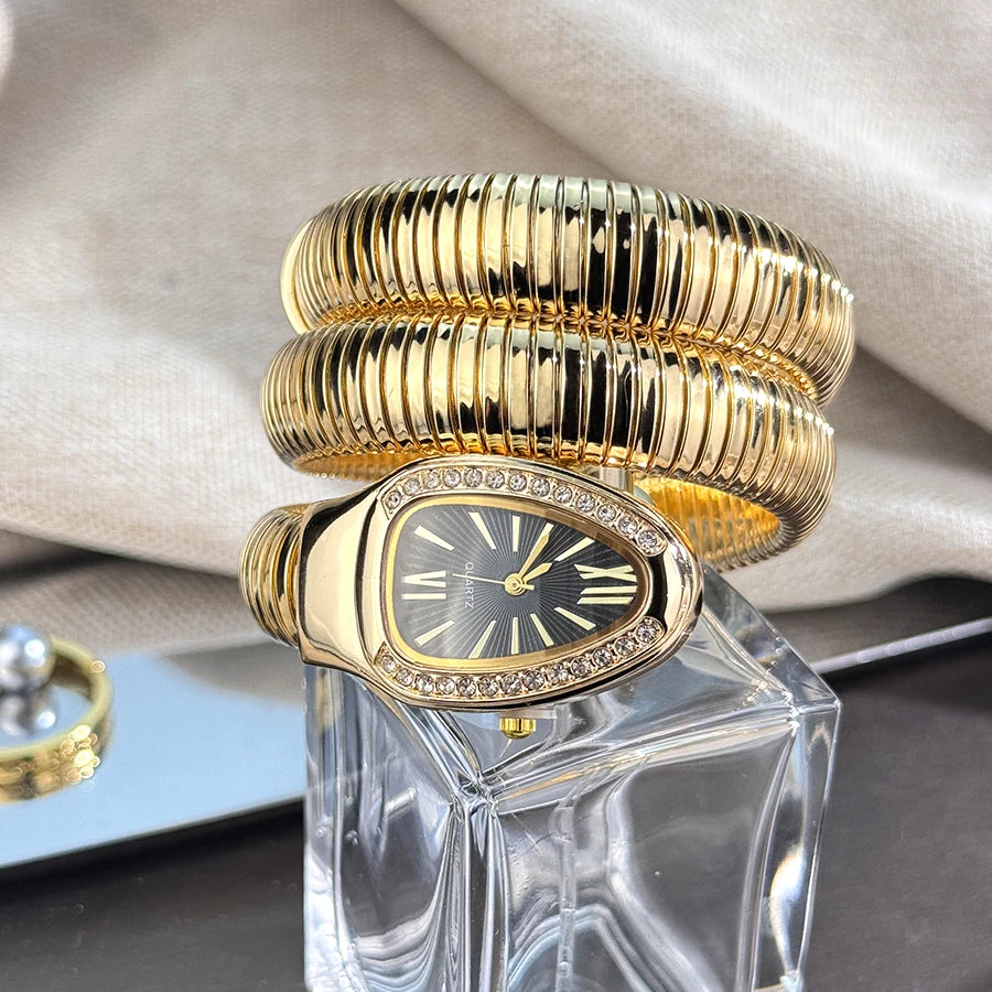 Women's fashion high quality Serpentine alloy watch with diamond case Celebrity style high-grade quartz bracelet watch