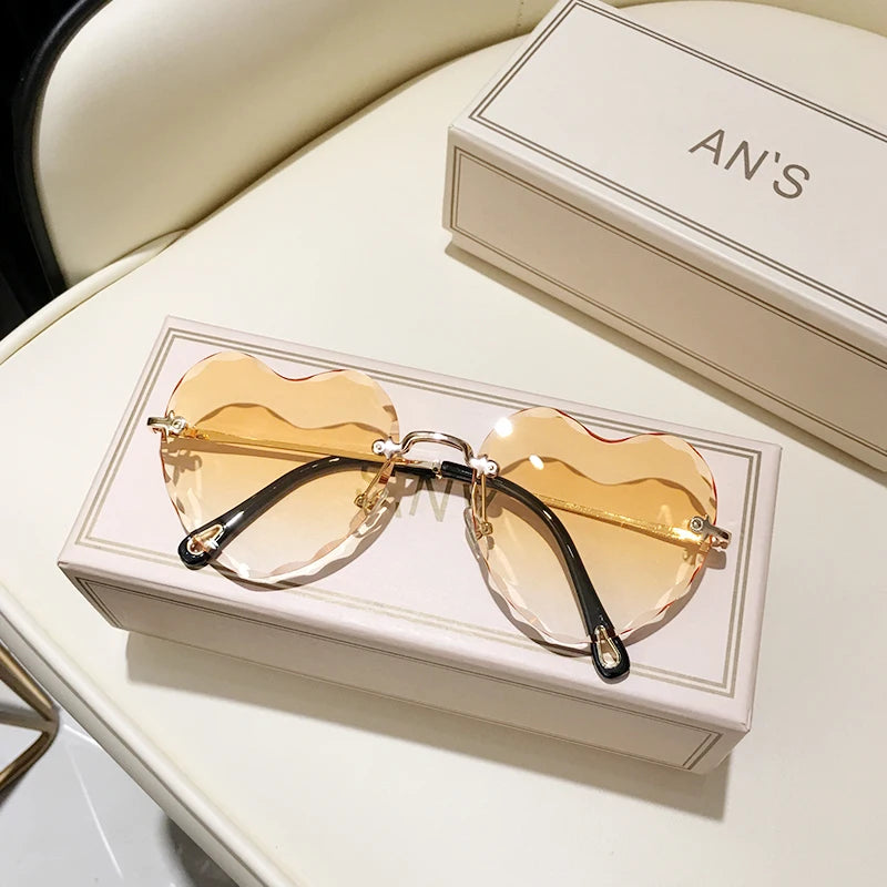 Love Heart Shaped Sunglasses Women Brand Design 2025 Rimless Cat Eye Frame 90S Sun Glasses Clear Lens Gradient Shades Gift S335