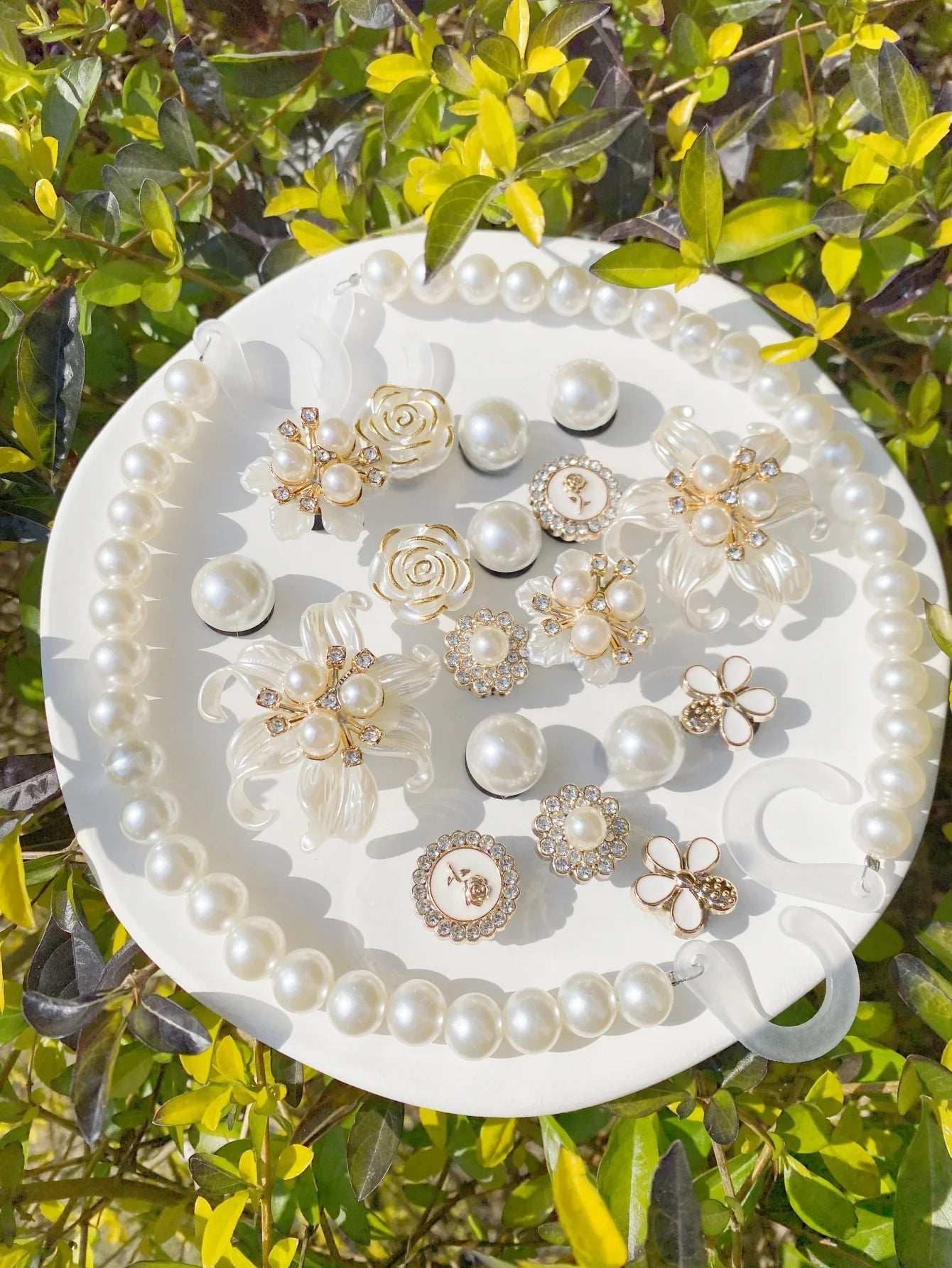 20 white camellias, ABS pearl chain DIY detachable shoe accessories, suitable for women sandals, slippers, beach bag multi-funct
