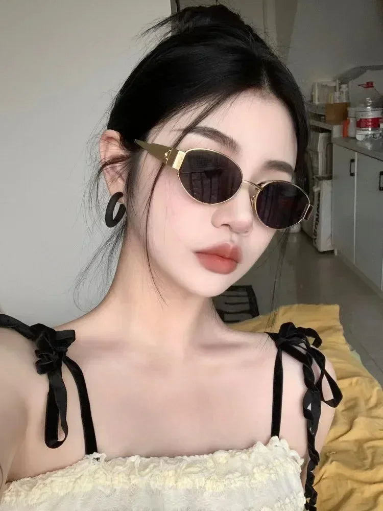 Ladies Classic Vintage New Oval Frame Metal Sunglasses Retro Steampunk Cat Eye Sunglasses UV400 Sunscreen Eyewear for Women