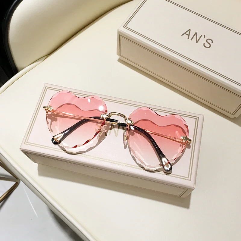 Love Heart Shaped Sunglasses Women Brand Design 2025 Rimless Cat Eye Frame 90S Sun Glasses Clear Lens Gradient Shades Gift S335