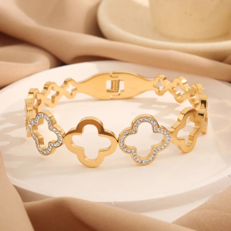 UILZ Stainless Steel Hollow Four-leaf Clover Spring Buckle Bracelet