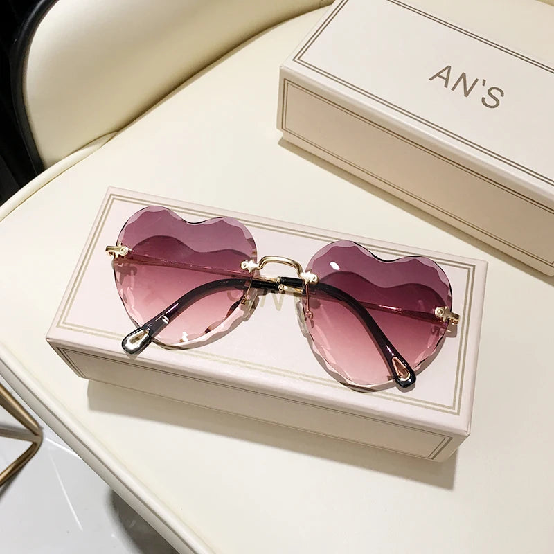 Love Heart Shaped Sunglasses Women Brand Design 2025 Rimless Cat Eye Frame 90S Sun Glasses Clear Lens Gradient Shades Gift S335