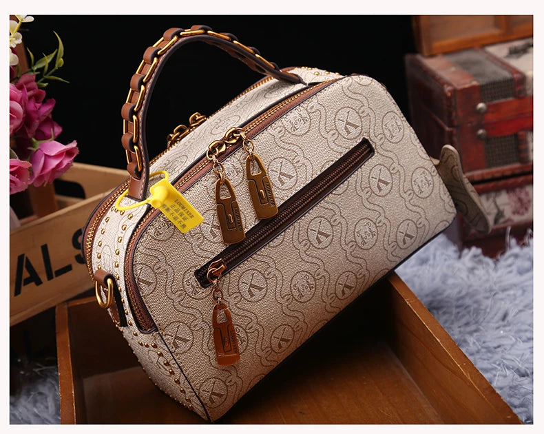 Light luxury brand women's handbag 2025 new autumn and winter fashion retro designer