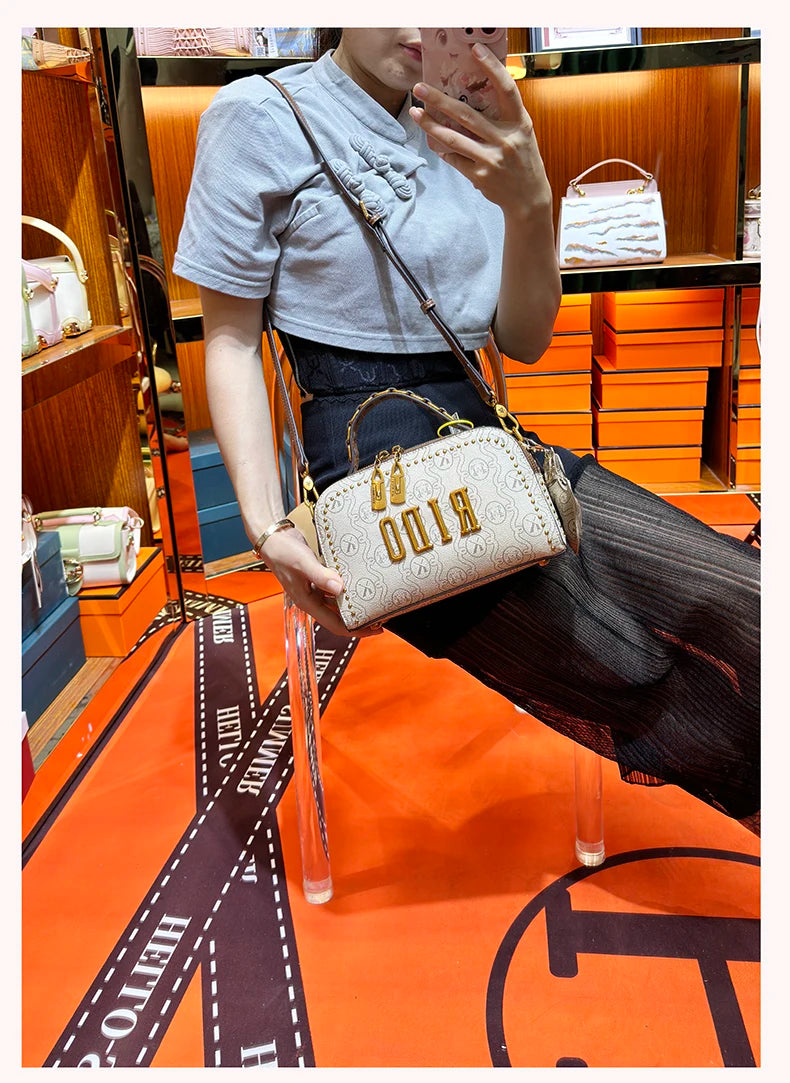 Light luxury brand women's handbag 2025 new autumn and winter fashion retro designer