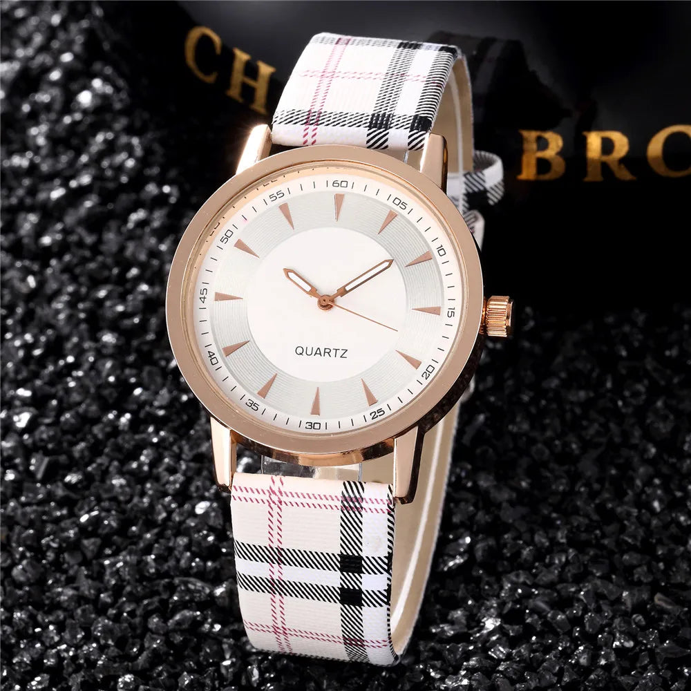 New Fashion Women Watch Simple Vintage Plaid Leather