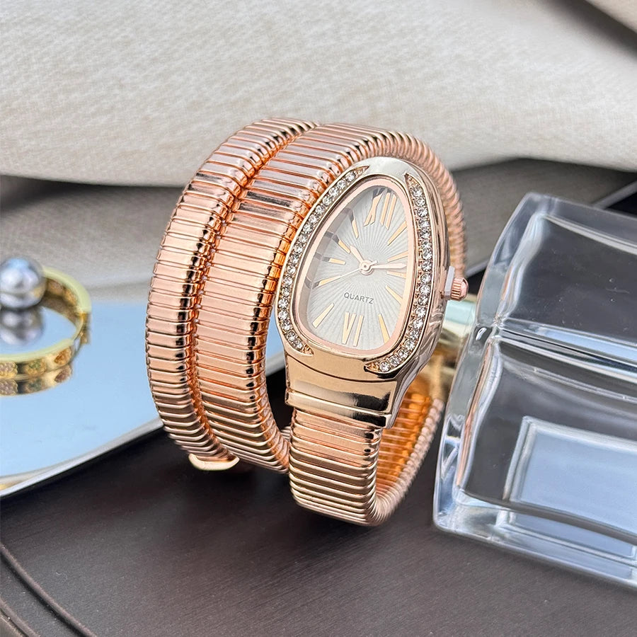Women's fashion high quality Serpentine alloy watch with diamond case Celebrity style high-grade quartz bracelet watch