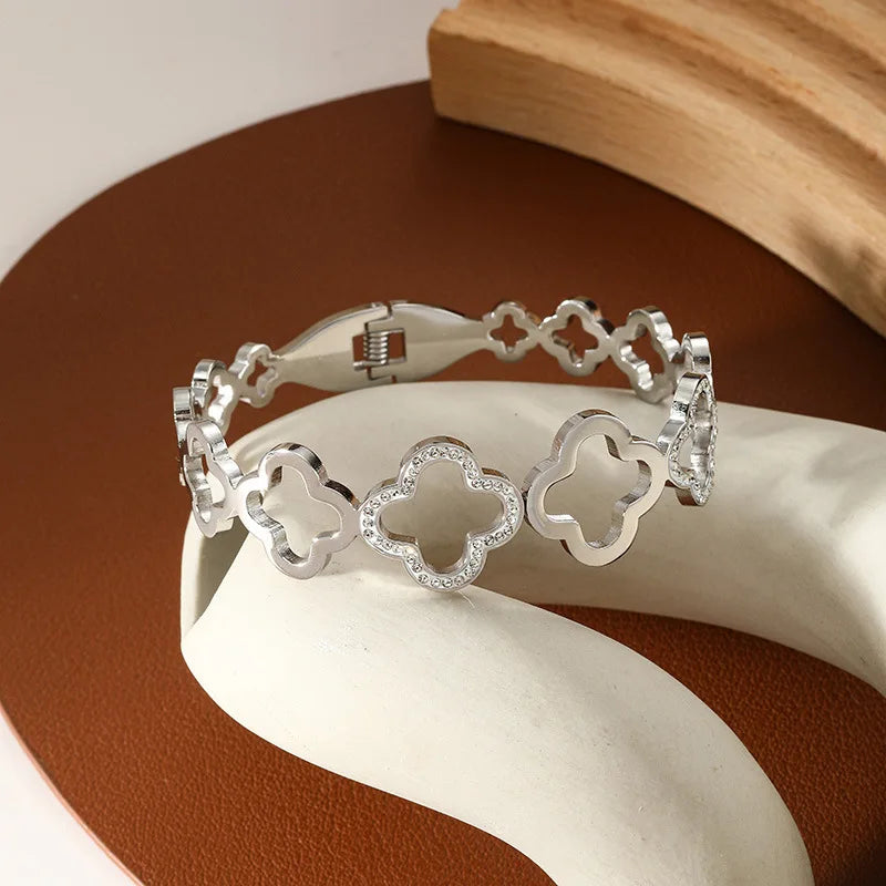 UILZ Stainless Steel Hollow Four-leaf Clover Spring Buckle Bracelet