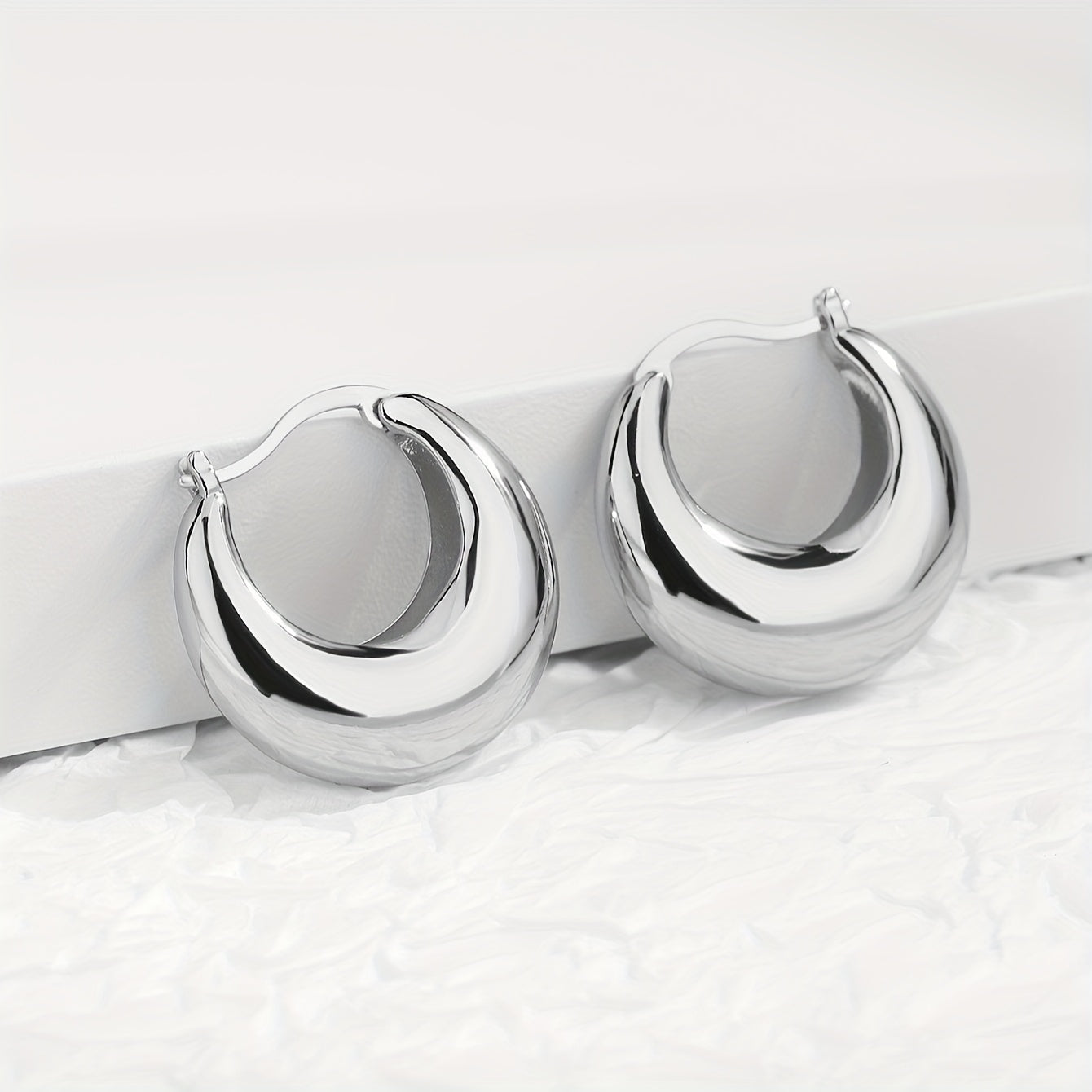 1 Pair Charm-In Elegant Hoop Earrings, 18K Golden Plated Copper,